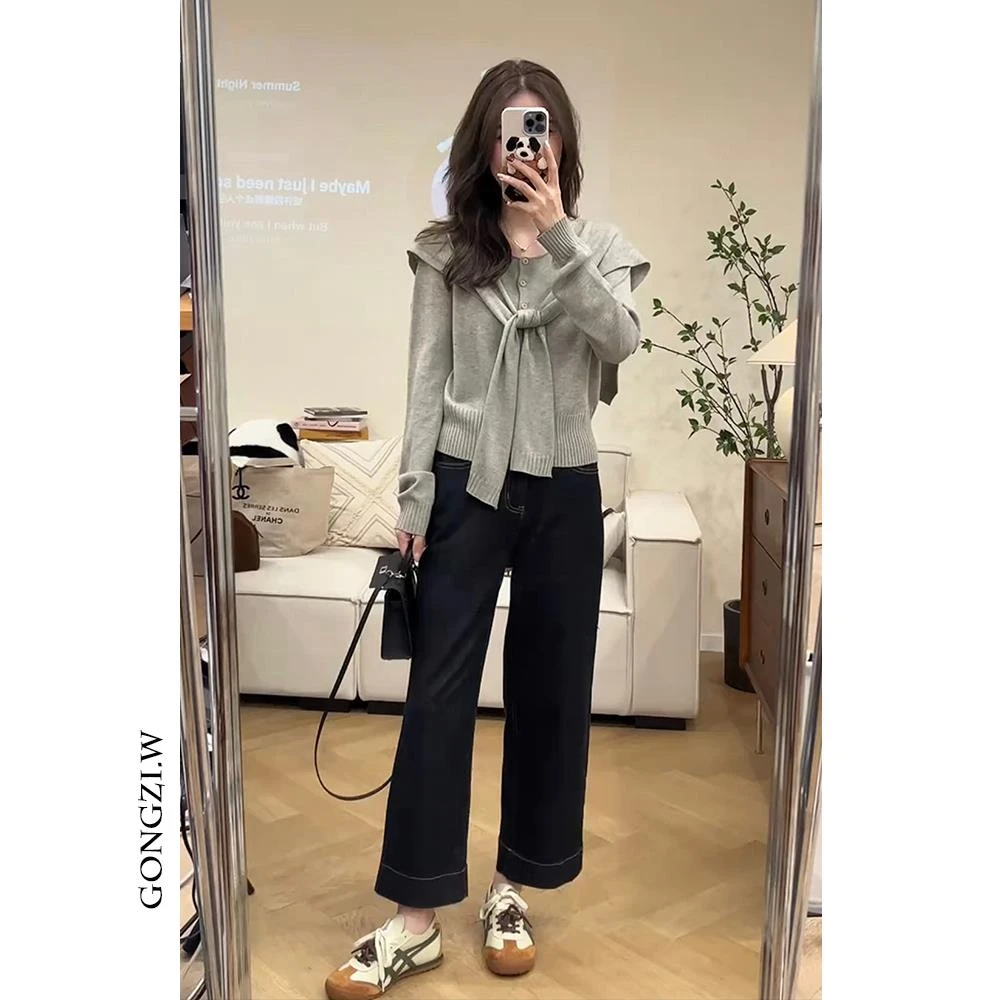 一整套入秋穿搭设计感时尚披肩针织上衣女直筒显瘦九分牛仔裤套装