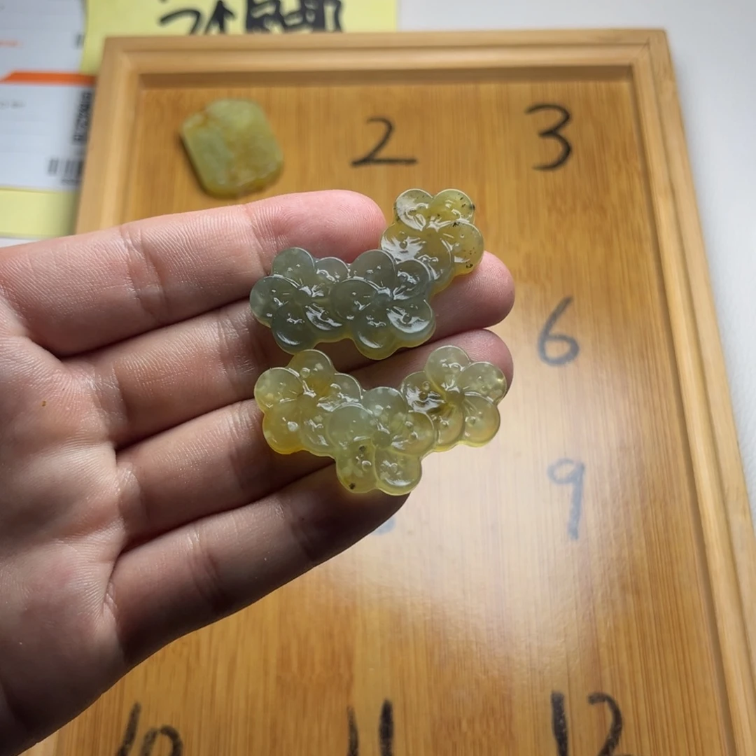 4***2蛇纹石玉未镶嵌颈饰