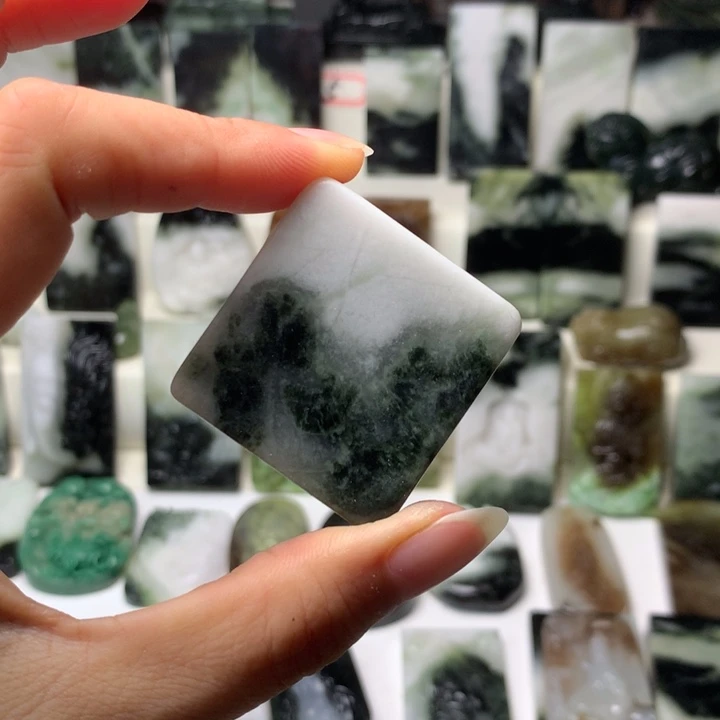 海***月独山玉未镶嵌颈饰