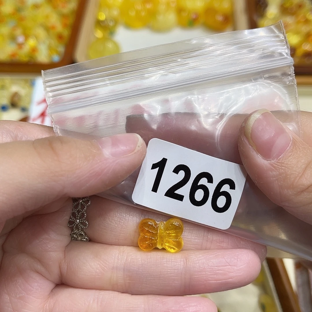 琥珀未镶嵌颈饰蜜蜡