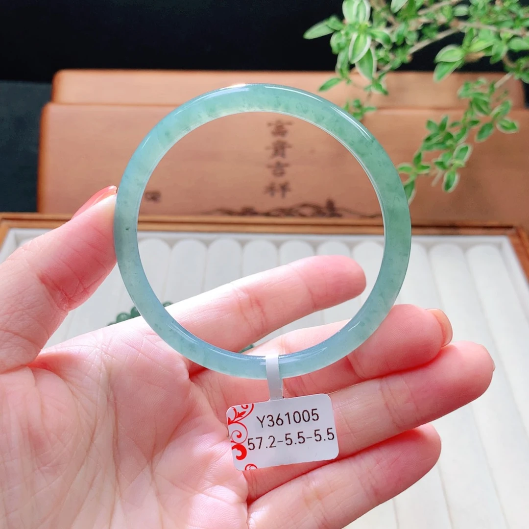 未镶嵌手镯（圆镯）翡翠