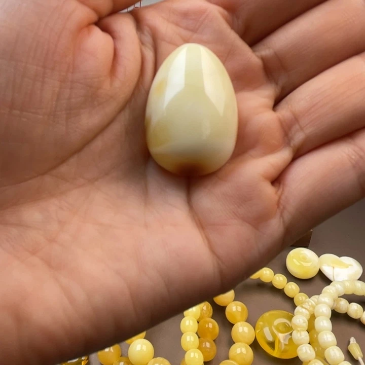 琥珀未镶嵌颈饰蜜蜡