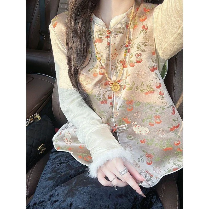 2025年早春流行的新中式国风超好看独特漂亮宋锦盘扣马甲背心女