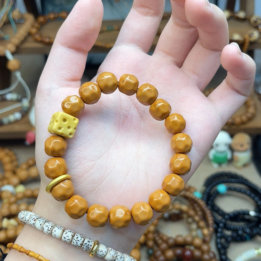 猴头核桃手串搭配奶酪