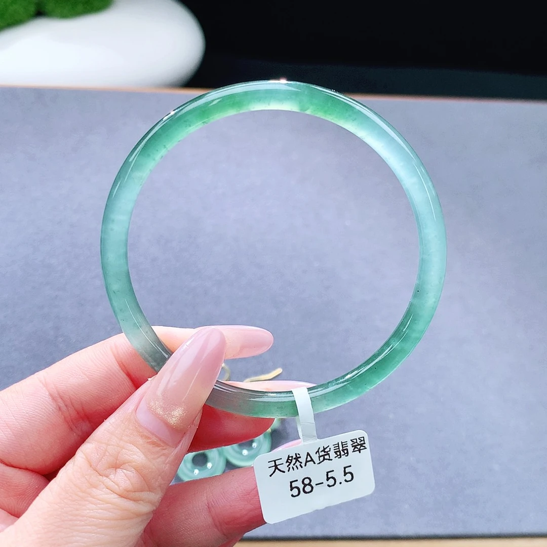 未镶嵌手镯（圆镯）翡翠