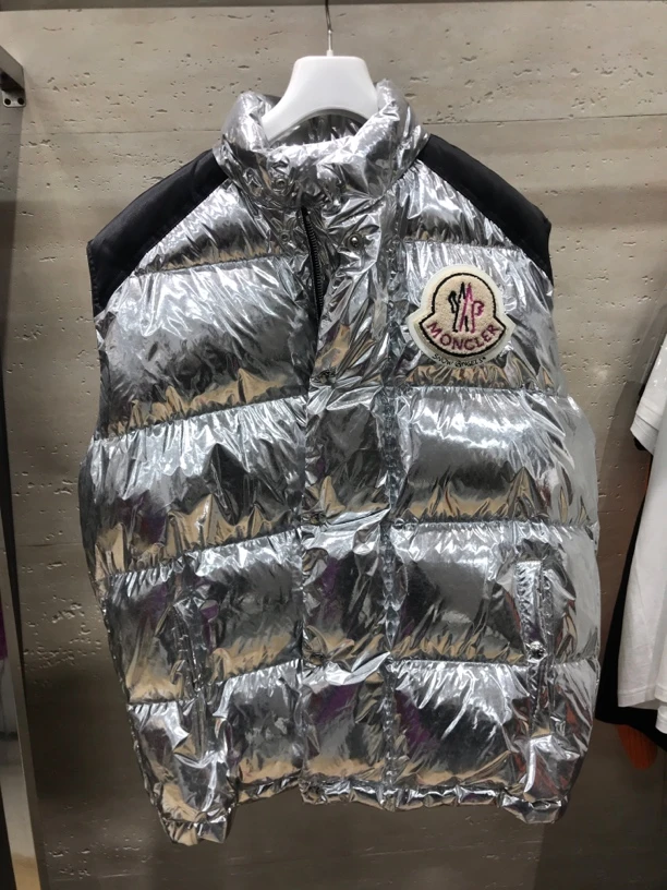 99新 MONCLER MONCLER 羽绒马甲 胸围110 肩宽56 编码515