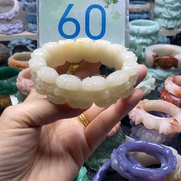 未镶嵌手镯石英岩玉