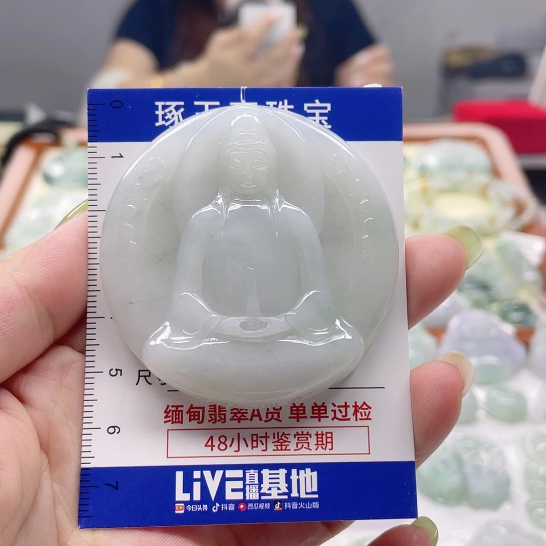 颈饰未镶嵌翡翠素衣观音