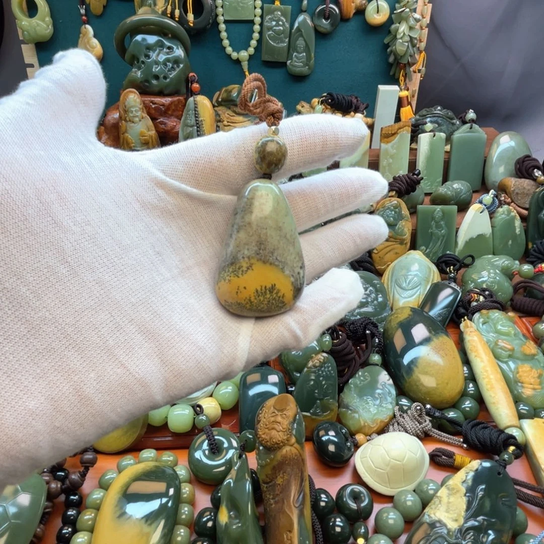 岫岩老玉（透闪石质玉）未镶嵌颈饰