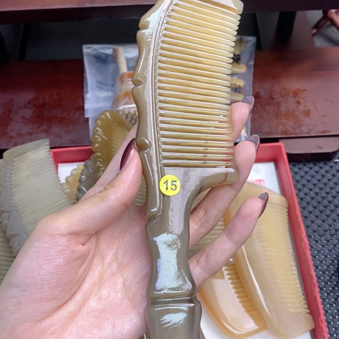 纯手工制作纯牛角梳子龙**骋