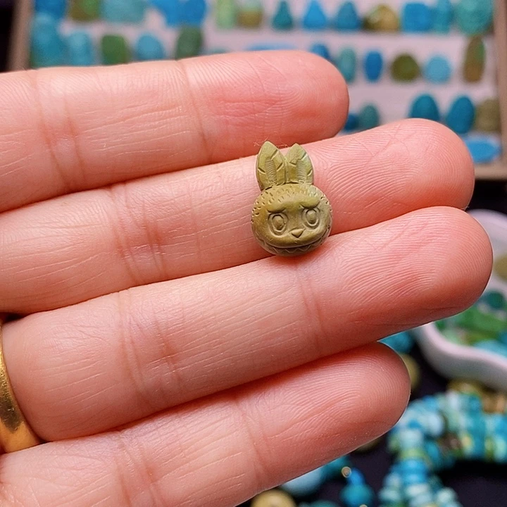 绿松石未镶嵌颈饰