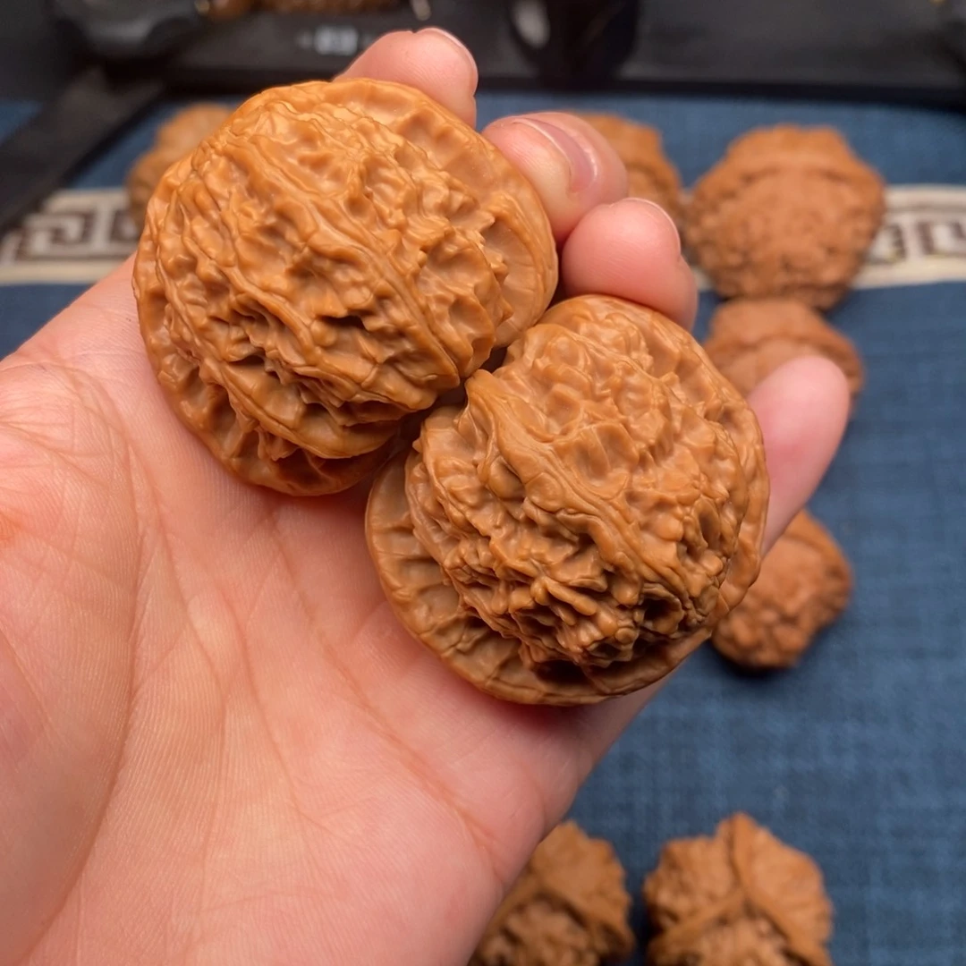 风***文玩核桃把件43红皮老树球白