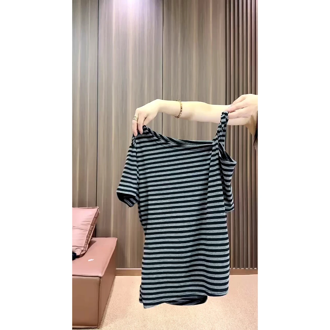 欧洲站时尚气质掐褶收腰麻花扭结露肩斜领短袖T恤