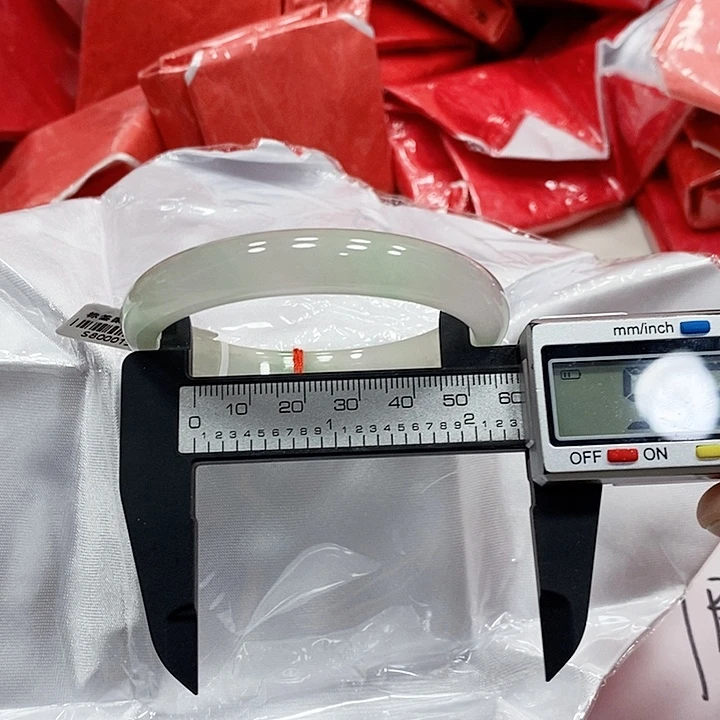 翡翠手镯未镶嵌56