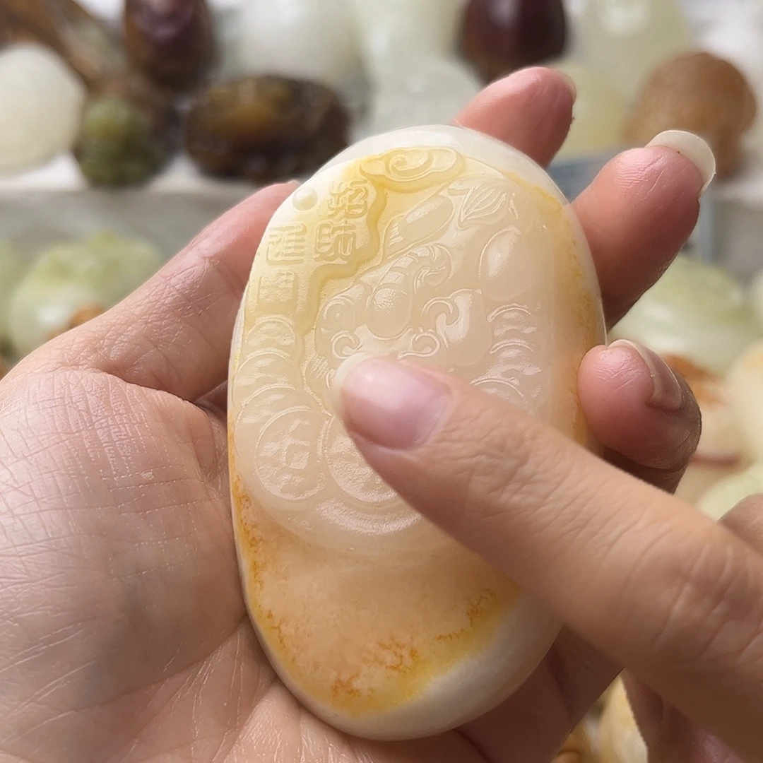 石材方解石手把摆件不退换貔貅