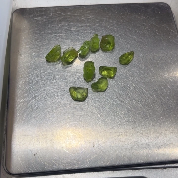 橄榄石10颗橄榄石原石未镶嵌
