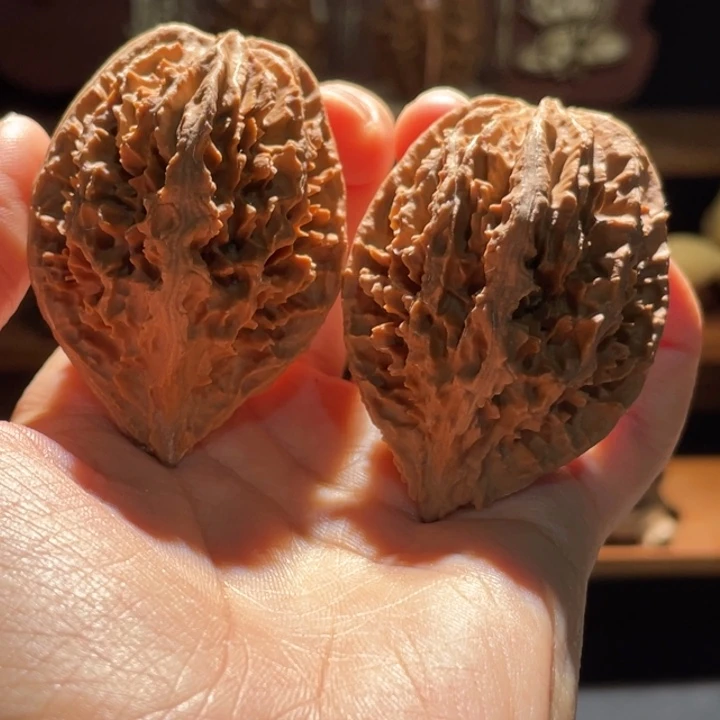文玩核桃吊坠沧****伤刺纹四棱44