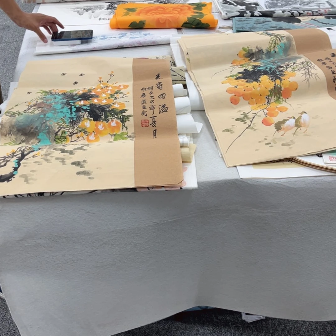 国画卖字画的小男孩