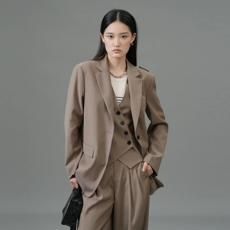 uti咖色假两件马夹西装女 设计感垫肩通勤风外套春季新款