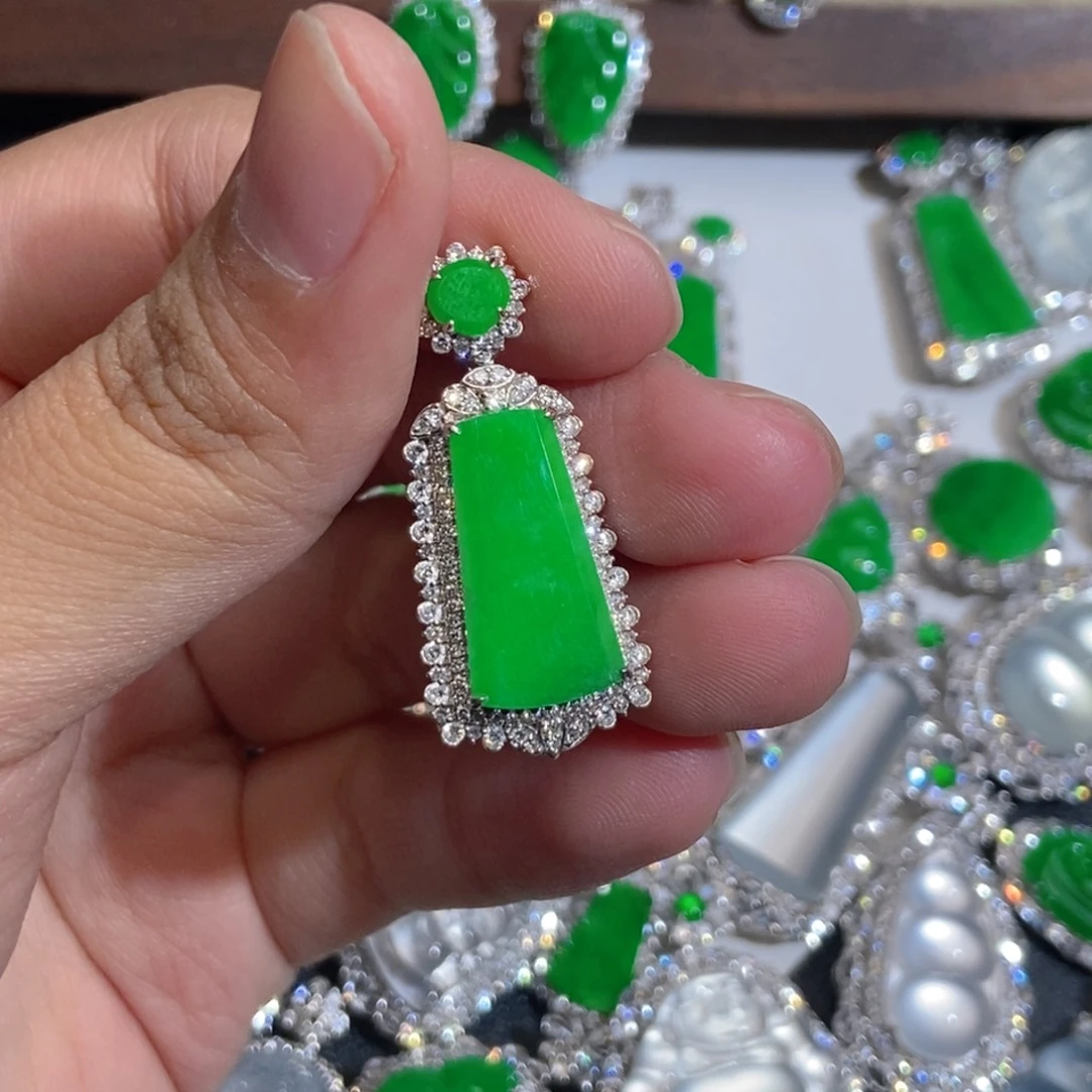 翡翠18K金镶嵌颈饰天然缅甸A货翡翠