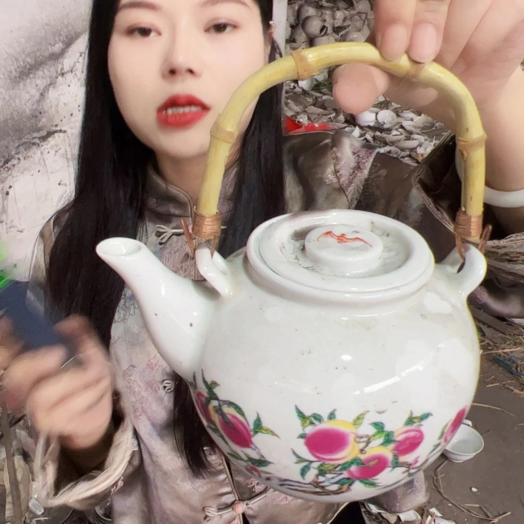 摆件景德镇寿桃壶