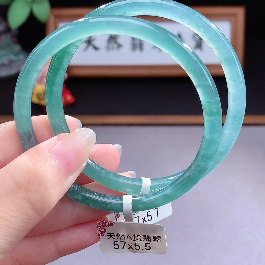 未镶嵌手镯（圆镯）翡翠