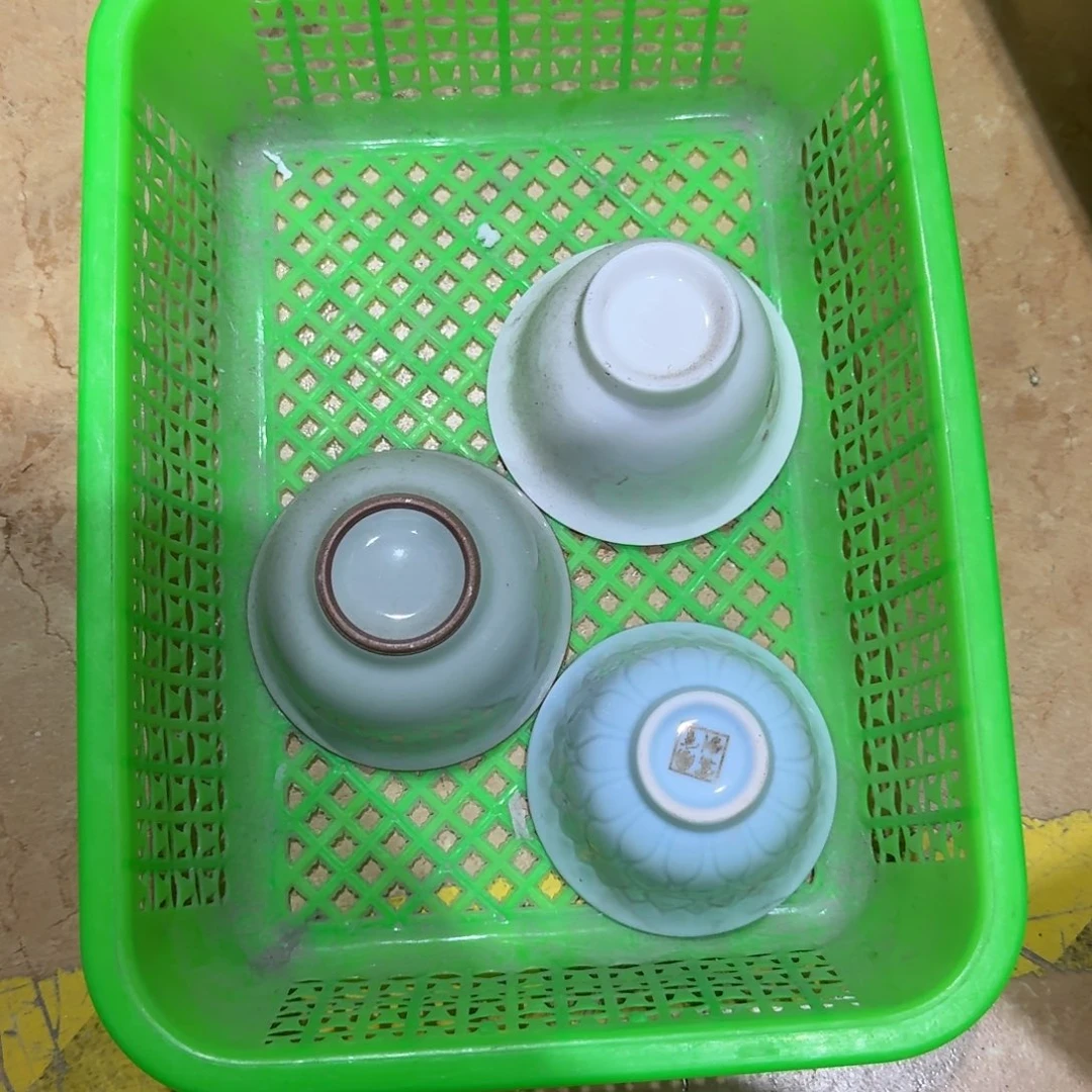 微瑕疵介意勿拍陶瓷器皿F239