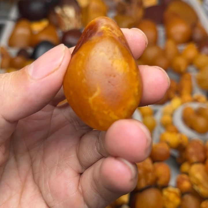 琥珀未镶嵌裸石天然蜜蜡吊坠