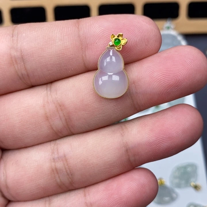 翡翠18K金镶嵌吊坠(赠链)葫芦