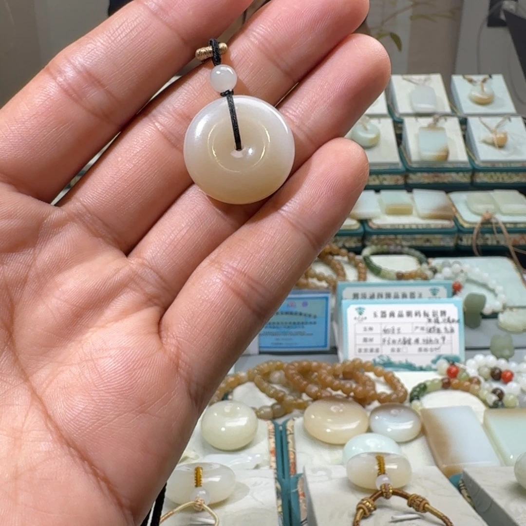 颈饰未镶嵌和田玉