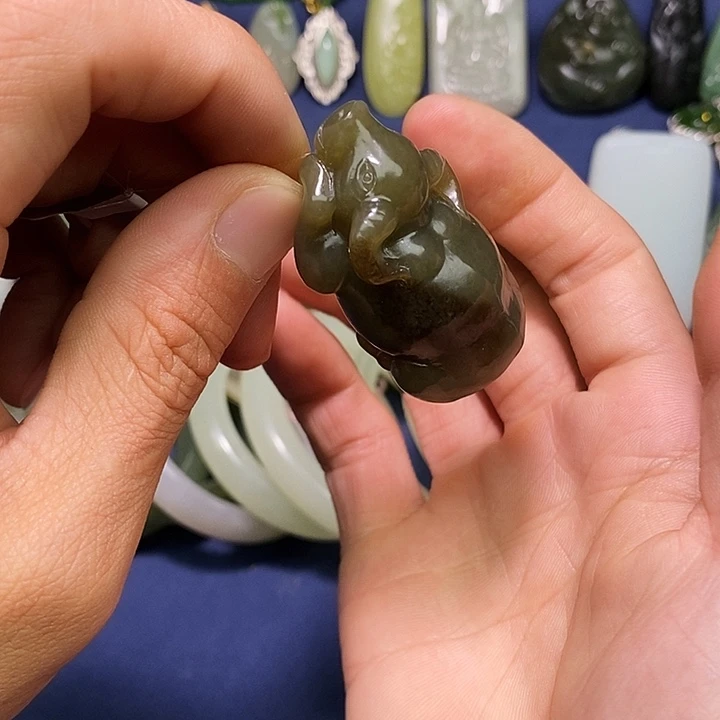 颈饰未镶嵌和田玉