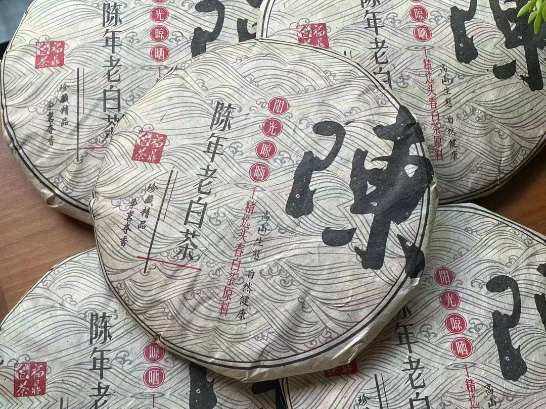 2014年福鼎老白茶寿眉350克/饼