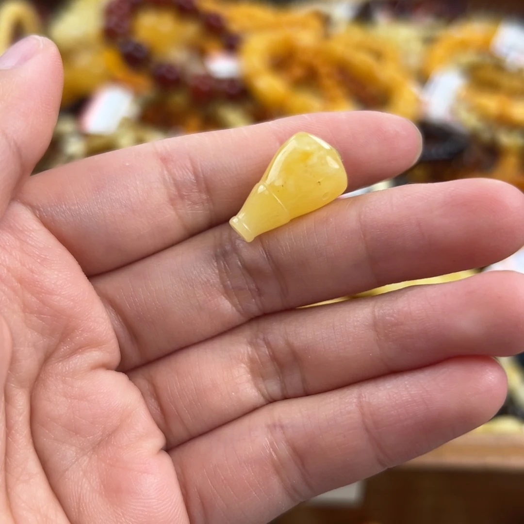未镶嵌琥珀珠宝奇石