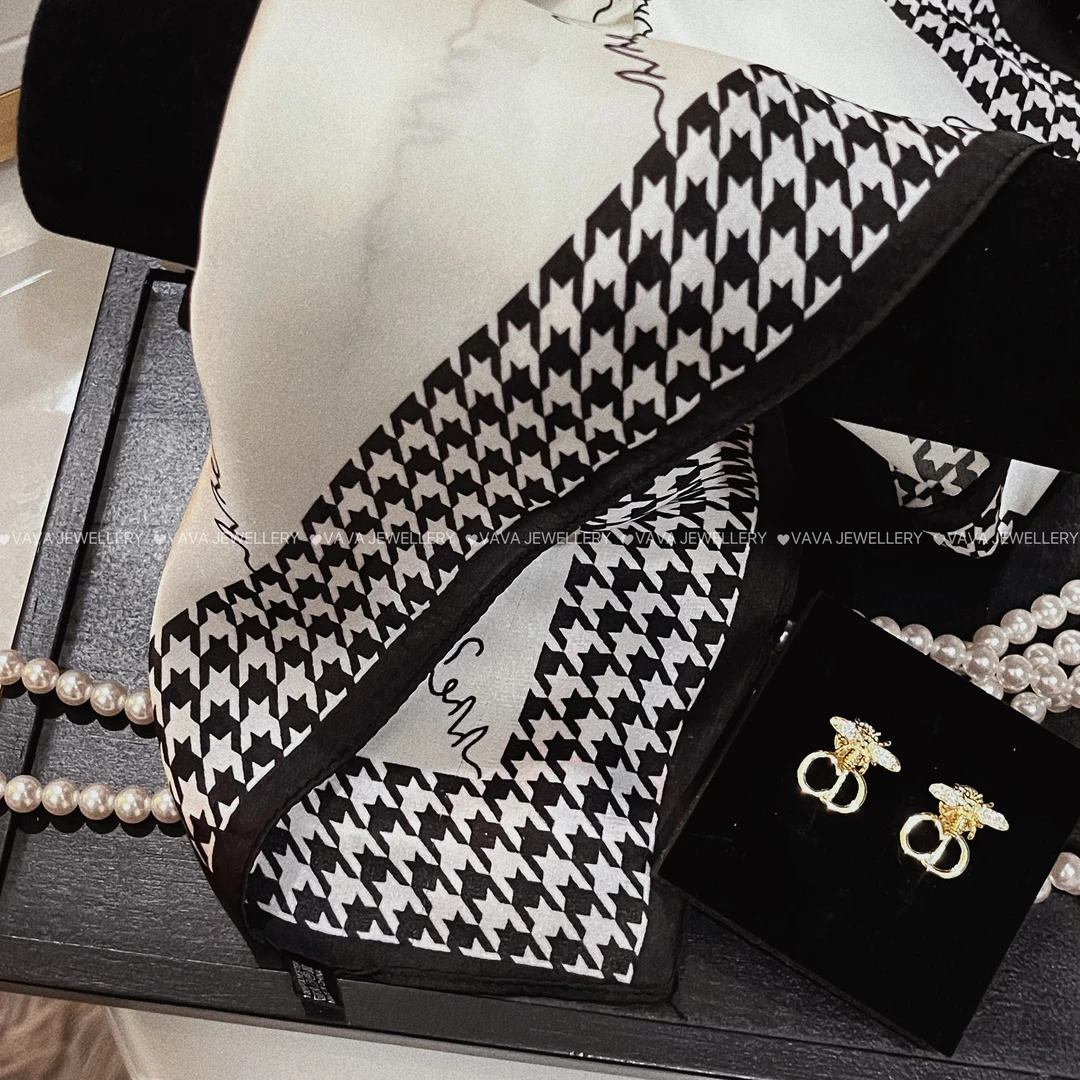 D155耳丁时尚气质轻奢百搭简约经典设计师款丝巾