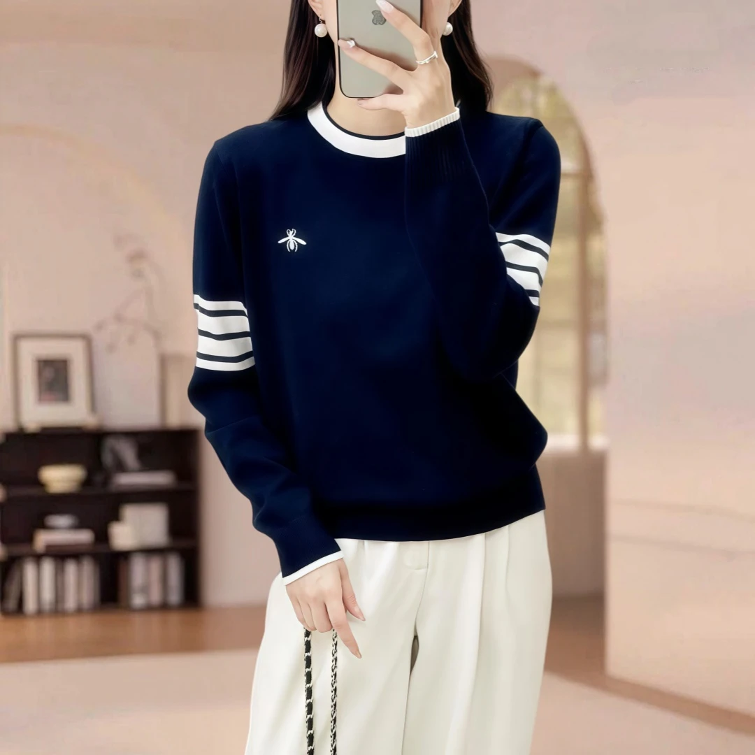 小蜜蜂刺绣藏青色撞色长袖针织衫女秋冬款休闲显瘦百搭打底衫上衣