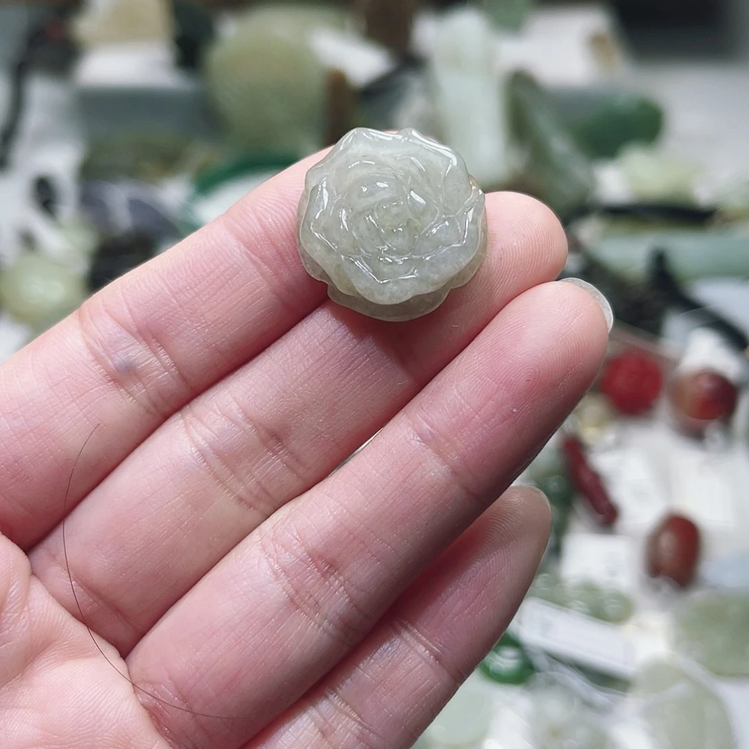 翡翠颈饰未镶嵌翡翠