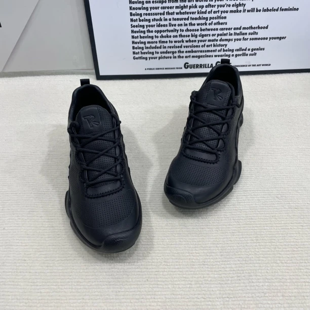 休闲皮鞋轻便软底百搭黑色系带真皮鞋子耐磨户外夏季时尚打洞男鞋