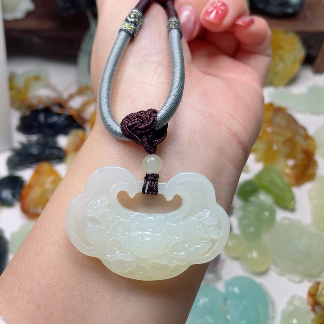 蛇纹石玉颈饰未镶嵌