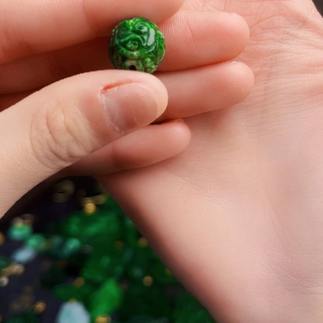 颈饰未镶嵌翡翠多样性