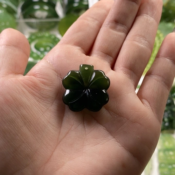未镶嵌蛇纹石玉颈饰