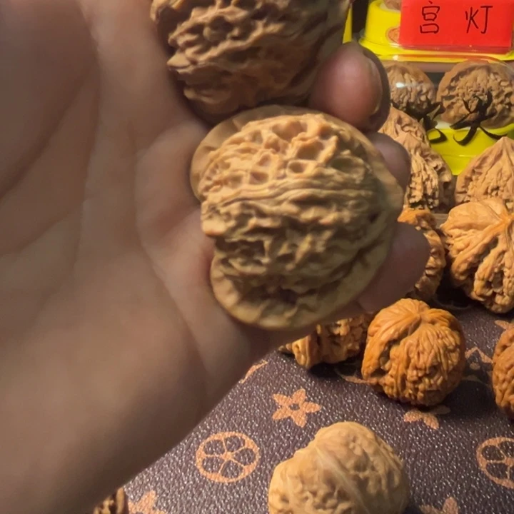 核桃老树宫灯 骨质非常好