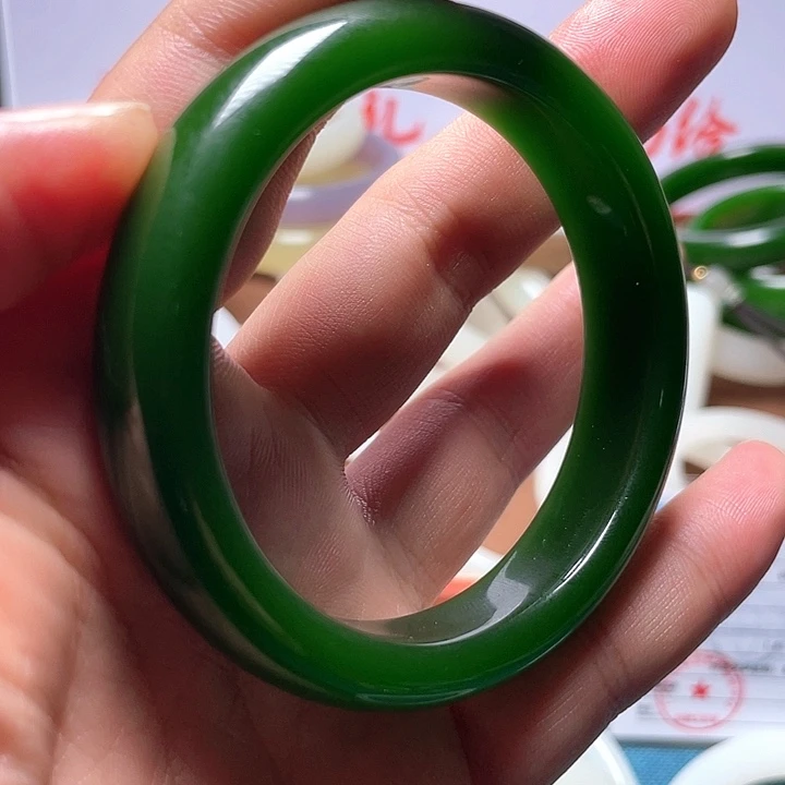 62圈口菠菜绿手镯