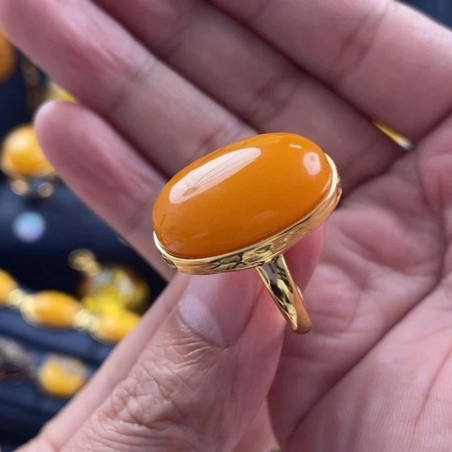 银镶天然蜜蜡蛋面戒指