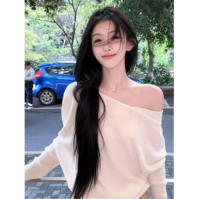 2025早秋新款韩系气质斜肩针织衫女宽松显瘦百搭小众设计感长裤