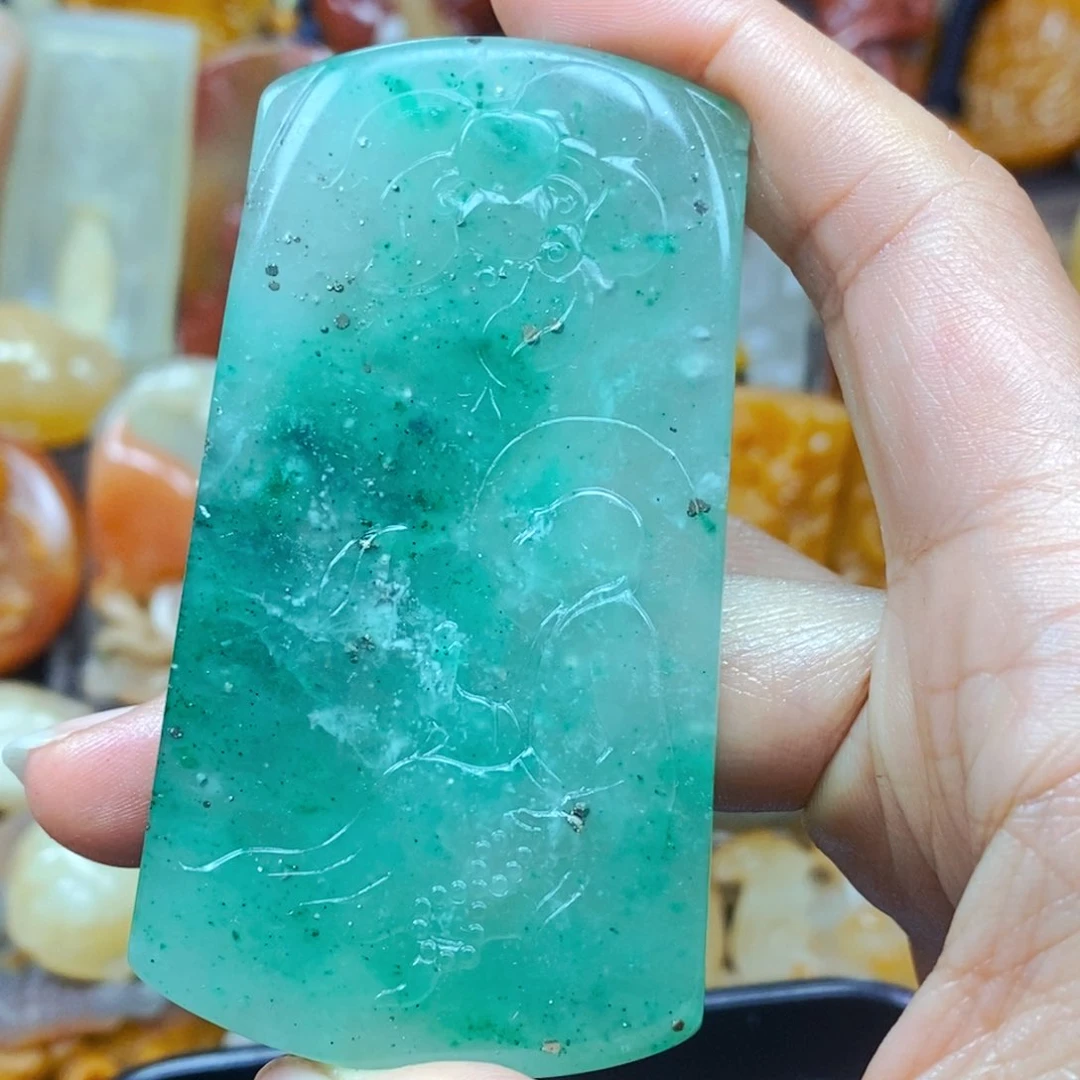 石英质玉（黄龙玉）未镶嵌颈饰