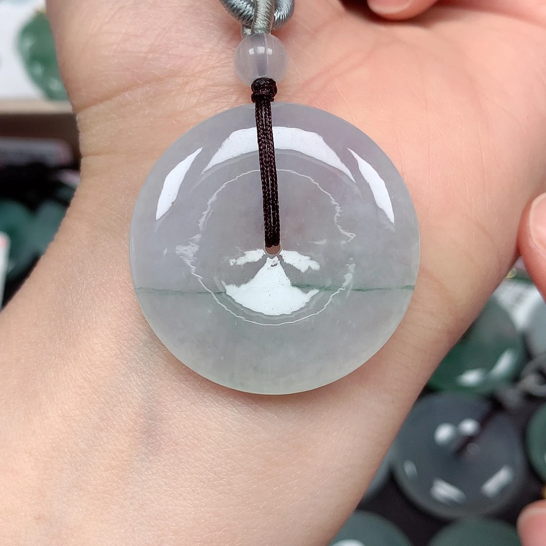 翡翠颈饰未镶嵌平安扣