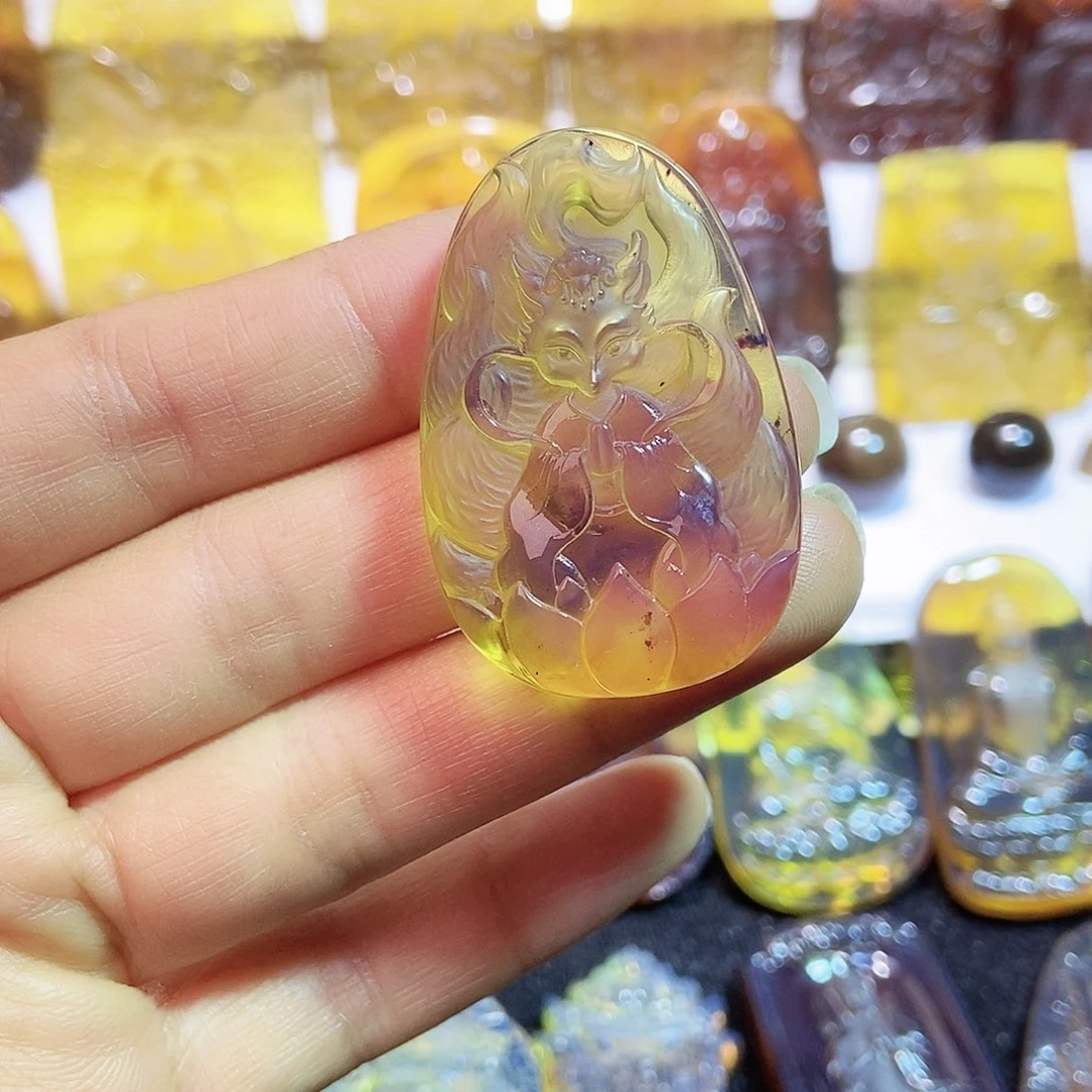 琥珀颈饰未镶嵌狐狸