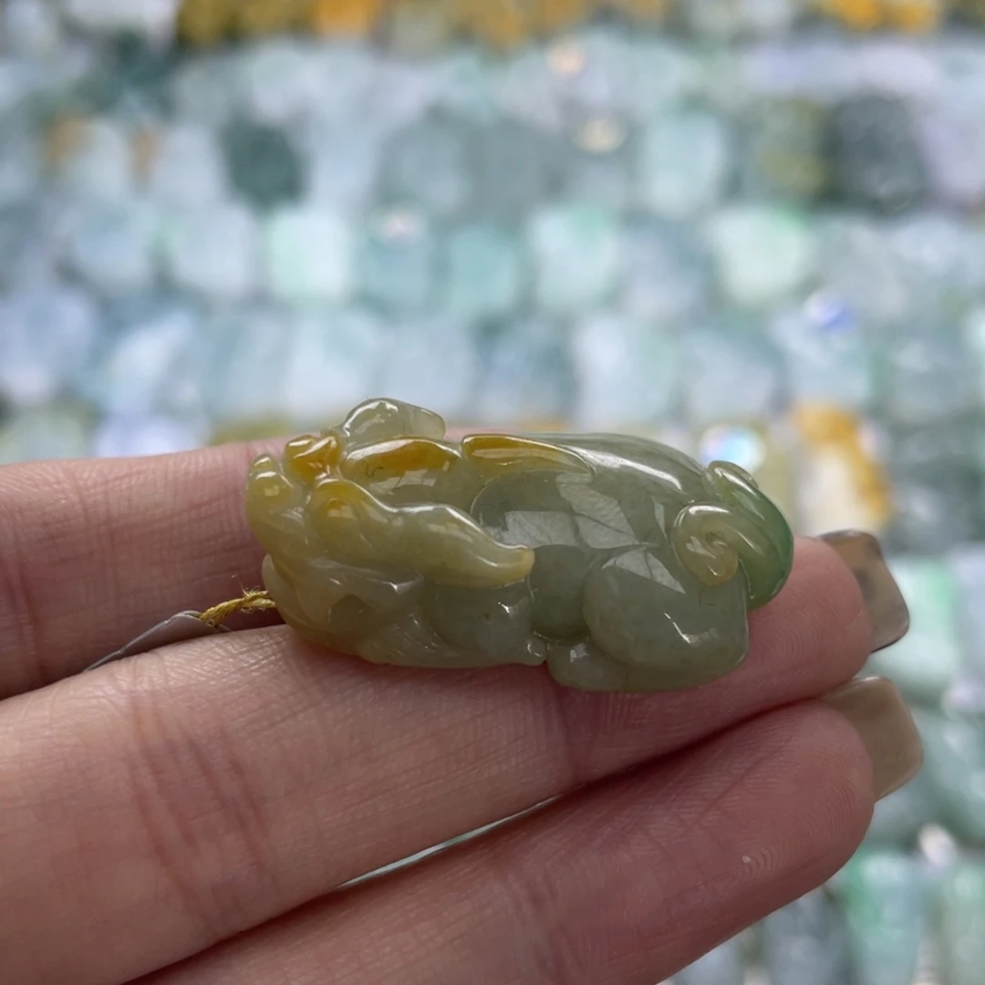 翡翠未镶嵌颈饰貔貅