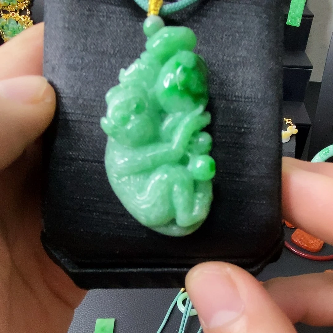 颈饰未镶嵌翡翠吊坠