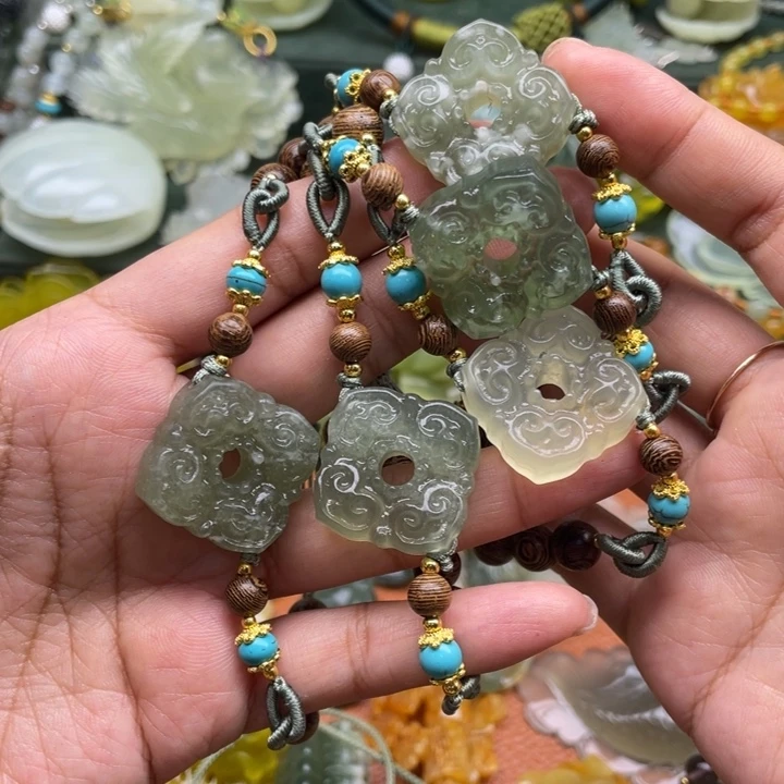 蛇纹石玉未镶嵌颈饰